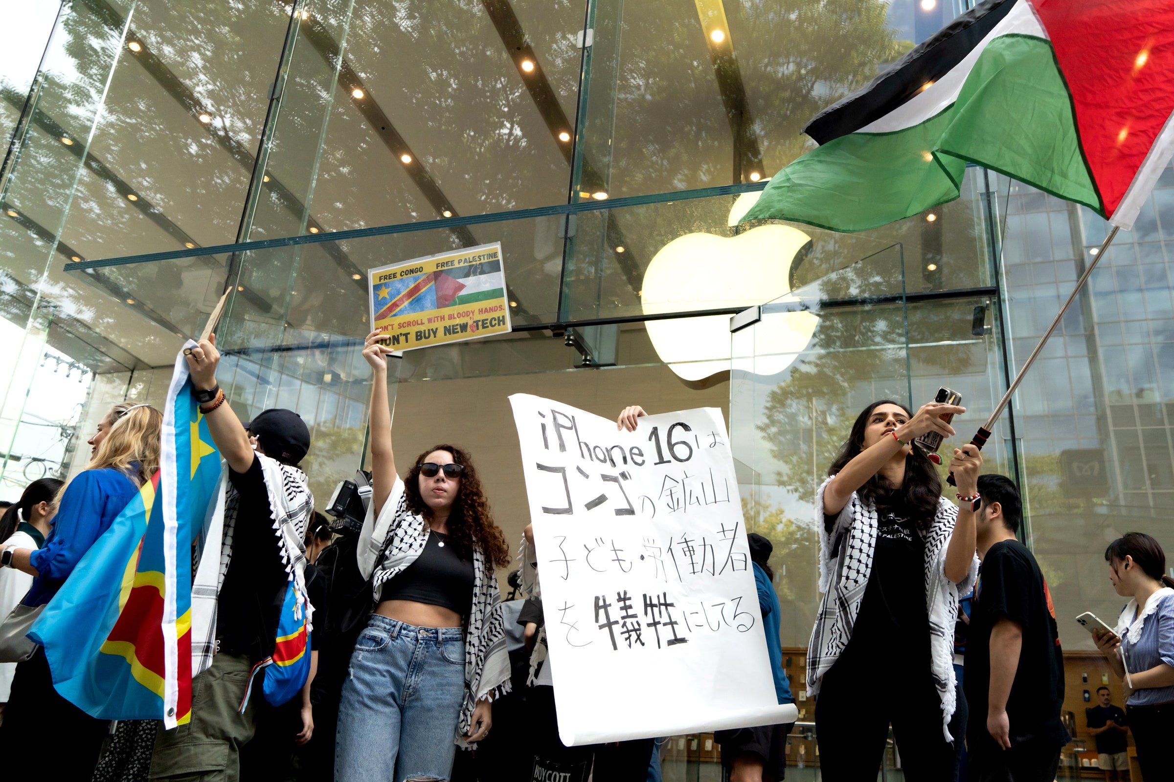 Protesters Take to Apple Stores Worldwide on iPhone 16 Launch Day